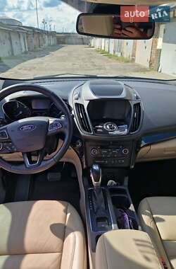 Внедорожник / Кроссовер Ford Escape 2019 в 