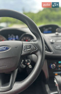 Внедорожник / Кроссовер Ford Escape 2018 в 