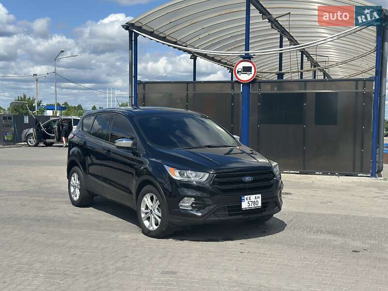 Внедорожник / Кроссовер Ford Escape 2017 в 