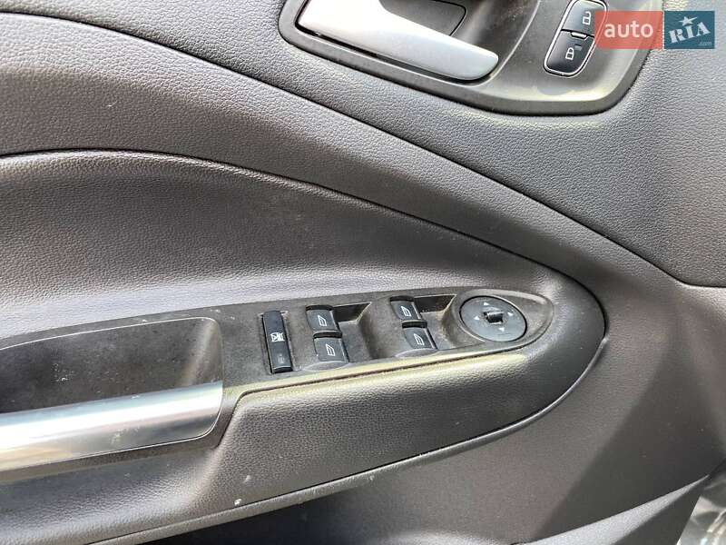 Внедорожник / Кроссовер Ford Escape 2016 в Хмельницком