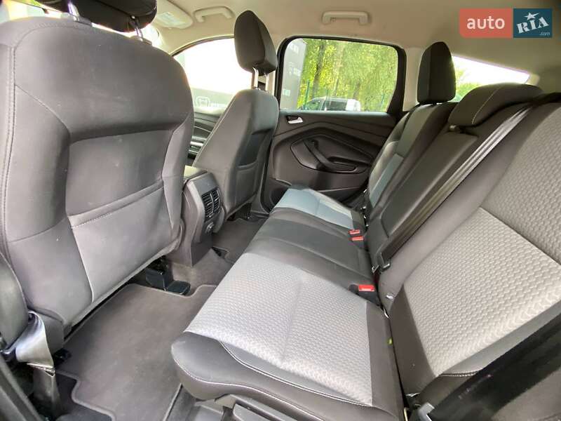 Внедорожник / Кроссовер Ford Escape 2016 в Хмельницком