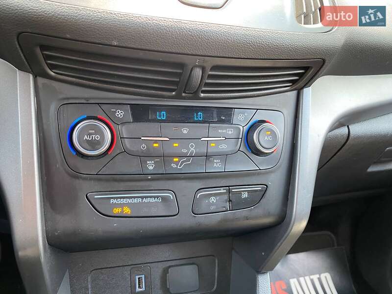 Внедорожник / Кроссовер Ford Escape 2016 в Хмельницком