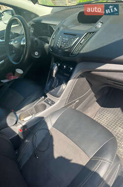 Позашляховик / Кросовер Ford Escape 2014 в 