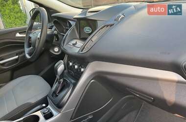 Внедорожник / Кроссовер Ford Escape 2016 в 
