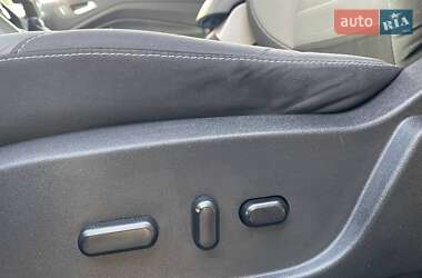 Внедорожник / Кроссовер Ford Escape 2016 в 