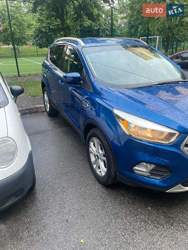 Внедорожник / Кроссовер Ford Escape 2017 в Киеве