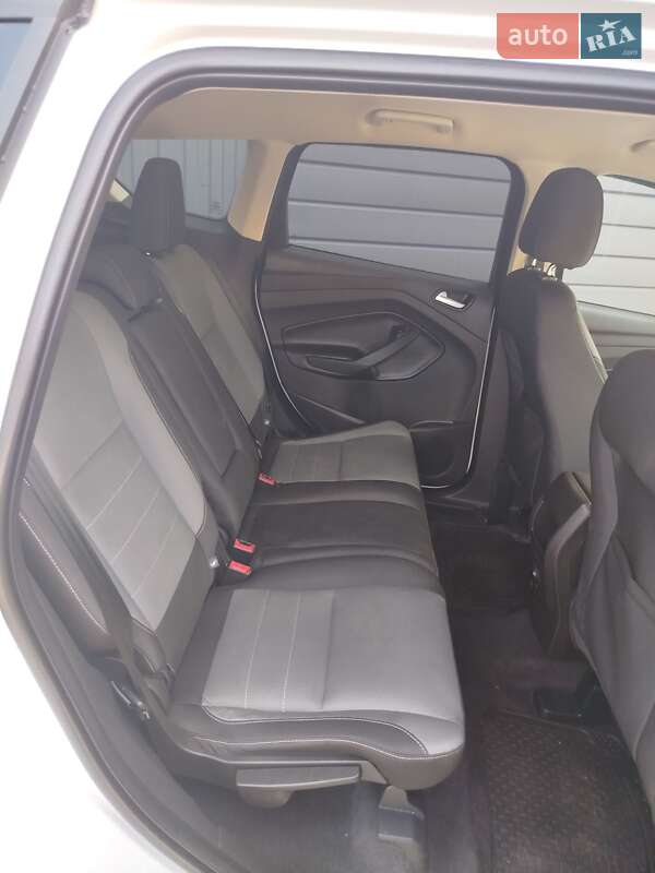 Внедорожник / Кроссовер Ford Escape 2016 в Дубно