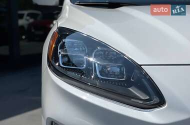 Внедорожник / Кроссовер Ford Escape 2020 в 