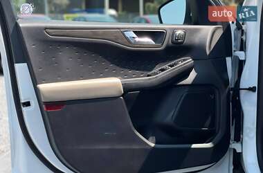 Внедорожник / Кроссовер Ford Escape 2020 в 