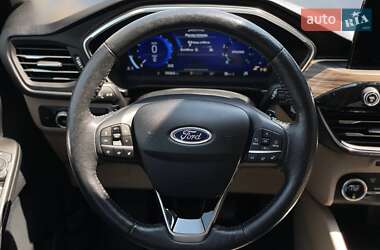 Внедорожник / Кроссовер Ford Escape 2020 в 