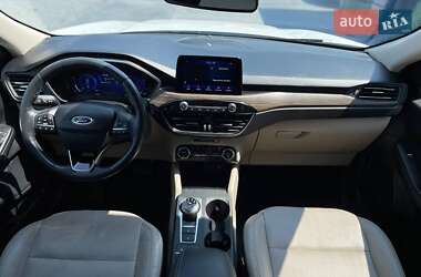 Внедорожник / Кроссовер Ford Escape 2020 в 