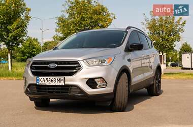 Внедорожник / Кроссовер Ford Escape 2017 в Киеве