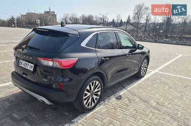 Внедорожник / Кроссовер Ford Escape 2020 в 