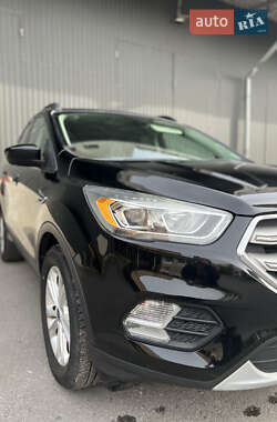 Внедорожник / Кроссовер Ford Escape 2017 в 