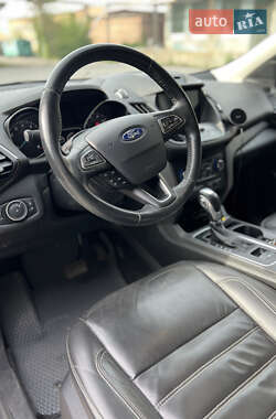 Внедорожник / Кроссовер Ford Escape 2017 в 