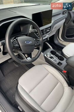 Внедорожник / Кроссовер Ford Escape 2023 в 
