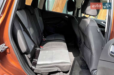 Внедорожник / Кроссовер Ford Escape 2016 в 