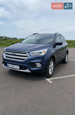 Внедорожник / Кроссовер Ford Escape 2018 в 