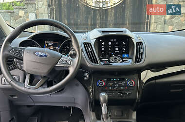 Внедорожник / Кроссовер Ford Escape 2017 в 