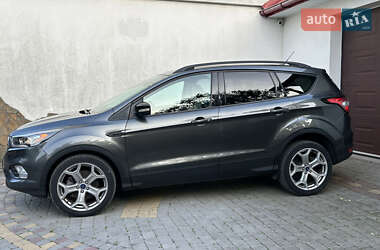 Внедорожник / Кроссовер Ford Escape 2017 в 