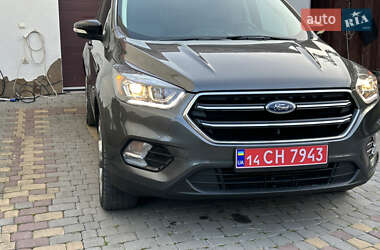 Внедорожник / Кроссовер Ford Escape 2017 в 