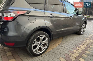Внедорожник / Кроссовер Ford Escape 2017 в 
