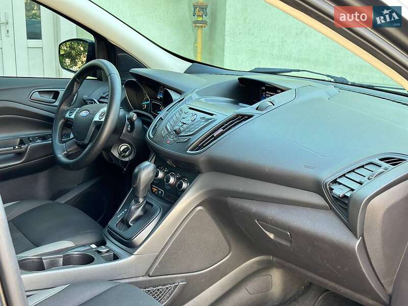 Внедорожник / Кроссовер Ford Escape 2016 в Николаеве