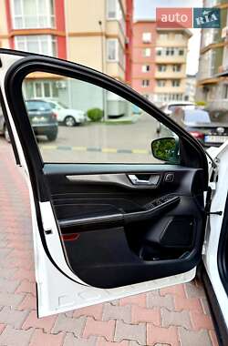 Внедорожник / Кроссовер Ford Escape 2021 в 