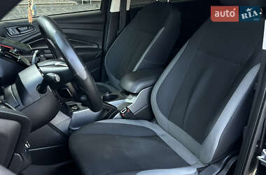 Позашляховик / Кросовер Ford Escape 2014 в 