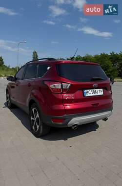 Внедорожник / Кроссовер Ford Escape 2018 в 
