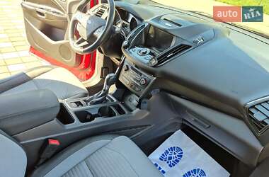 Внедорожник / Кроссовер Ford Escape 2016 в 