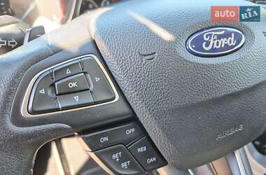 Внедорожник / Кроссовер Ford Escape 2016 в 