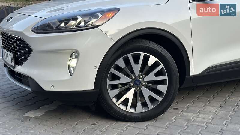 Внедорожник / Кроссовер Ford Escape 2020 в Вишневом