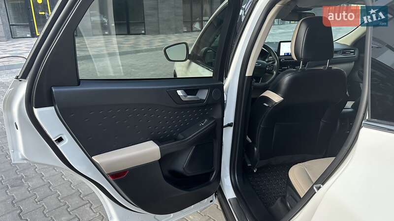 Внедорожник / Кроссовер Ford Escape 2020 в Вишневом