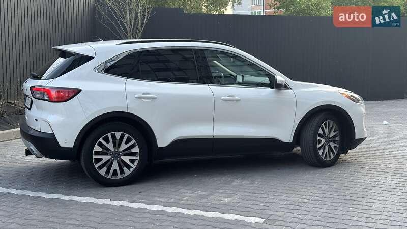 Внедорожник / Кроссовер Ford Escape 2020 в Вишневом