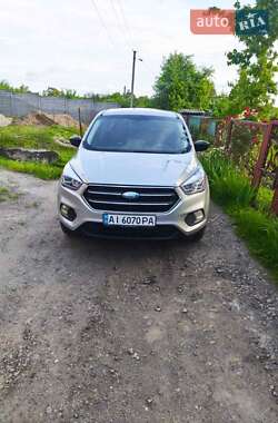 Внедорожник / Кроссовер Ford Escape 2017 в 