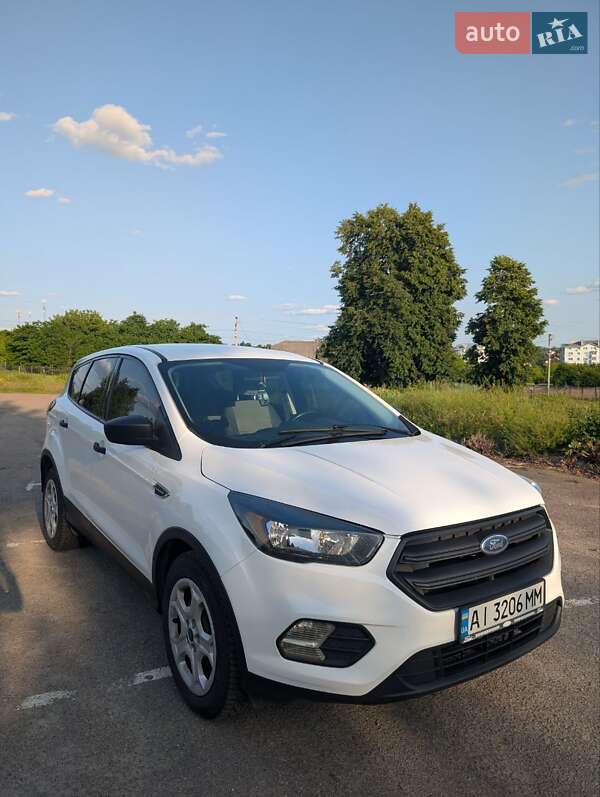 Внедорожник / Кроссовер Ford Escape 2017 в 