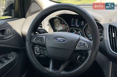 Внедорожник / Кроссовер Ford Escape 2016 в 