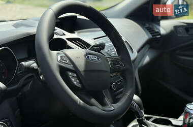 Внедорожник / Кроссовер Ford Escape 2017 в 