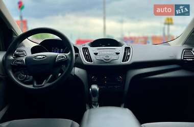 Внедорожник / Кроссовер Ford Escape 2018 в 