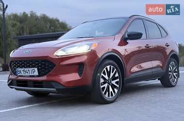 Внедорожник / Кроссовер Ford Escape 2019 в 