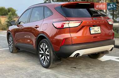 Внедорожник / Кроссовер Ford Escape 2019 в 