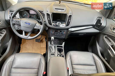 Внедорожник / Кроссовер Ford Escape 2017 в 
