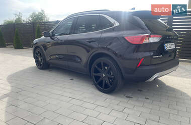 Внедорожник / Кроссовер Ford Escape 2020 в 
