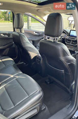Внедорожник / Кроссовер Ford Escape 2020 в 
