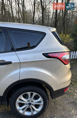 Внедорожник / Кроссовер Ford Escape 2018 в 