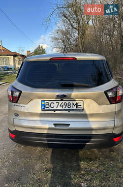 Внедорожник / Кроссовер Ford Escape 2018 в 