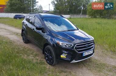 Внедорожник / Кроссовер Ford Escape 2018 в 