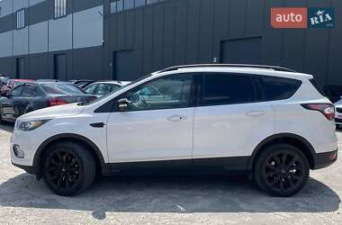 Внедорожник / Кроссовер Ford Escape 2017 в 