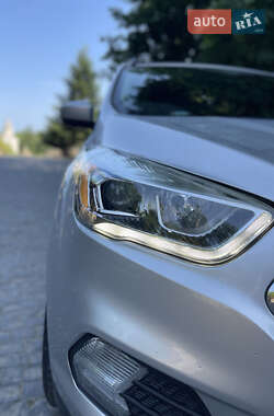 Внедорожник / Кроссовер Ford Escape 2017 в Черновцах